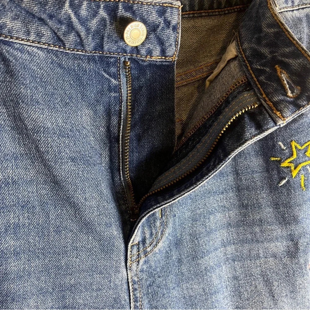 FOREVER 21 Embroidered Jeans
